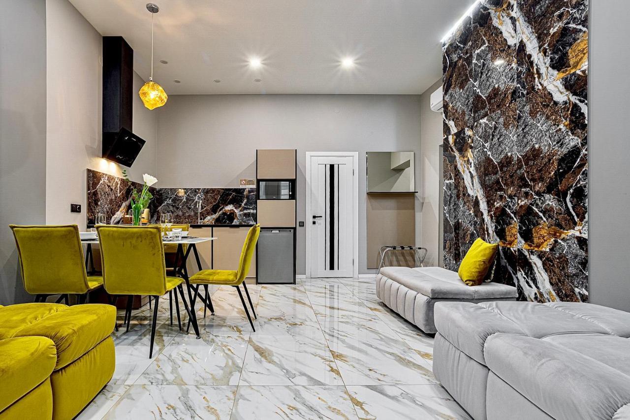 Family Residence Boutique Apartments 利沃夫 外观 照片
