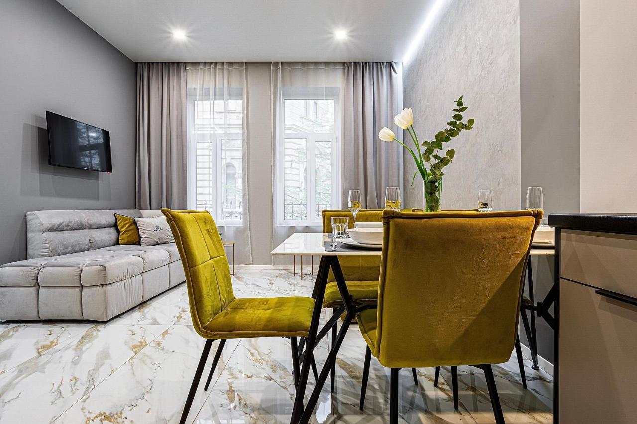 Family Residence Boutique Apartments 利沃夫 外观 照片