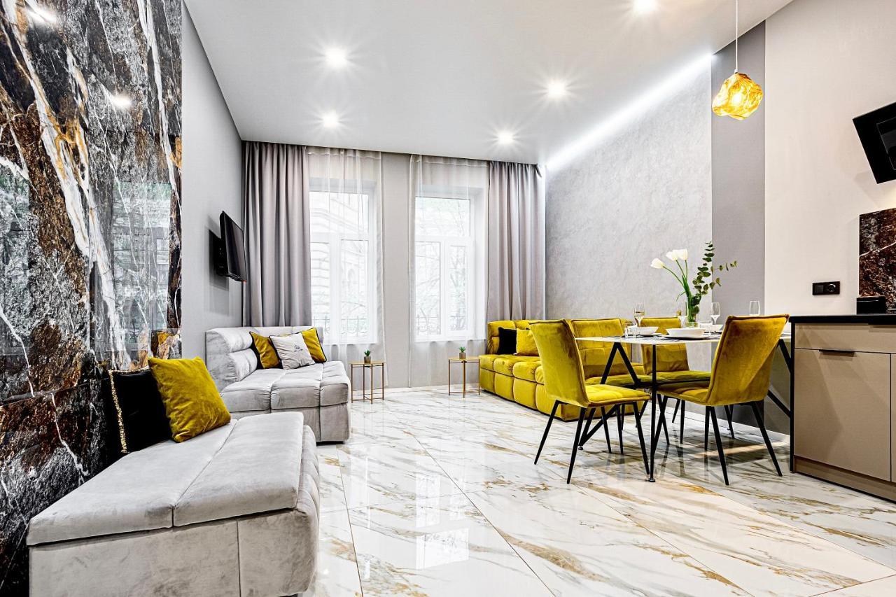 Family Residence Boutique Apartments 利沃夫 外观 照片