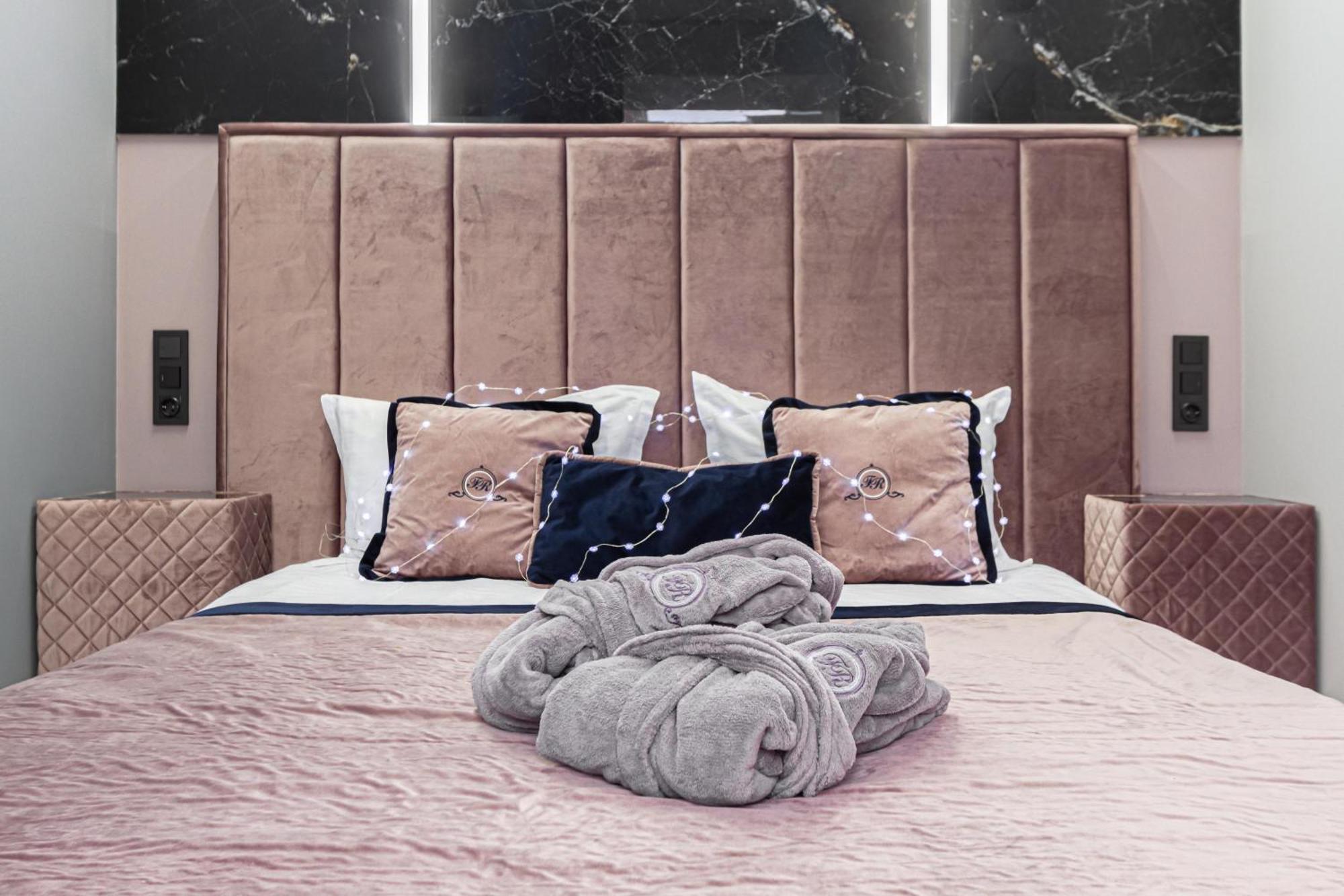Family Residence Boutique Apartments 利沃夫 外观 照片
