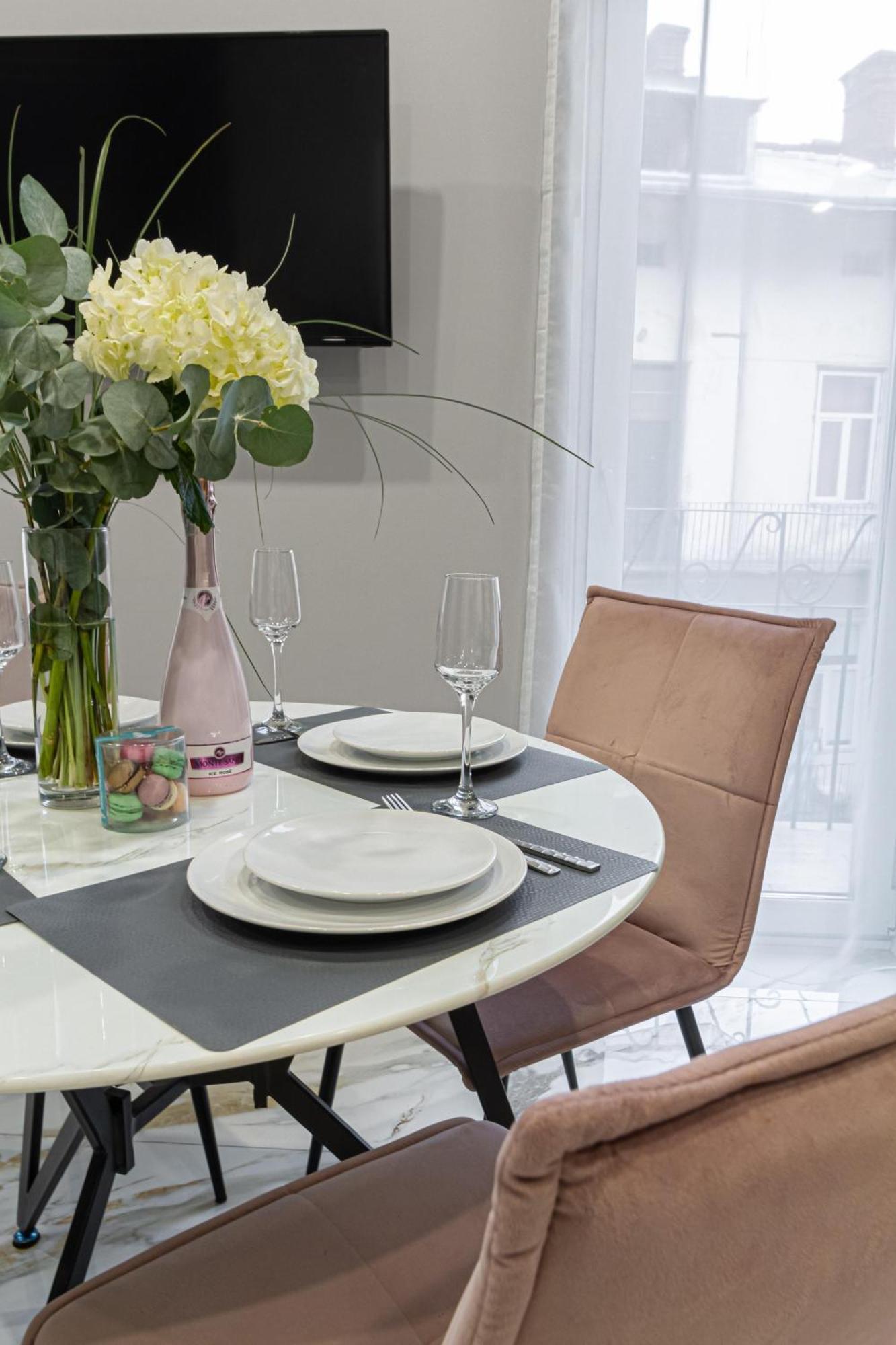 Family Residence Boutique Apartments 利沃夫 外观 照片