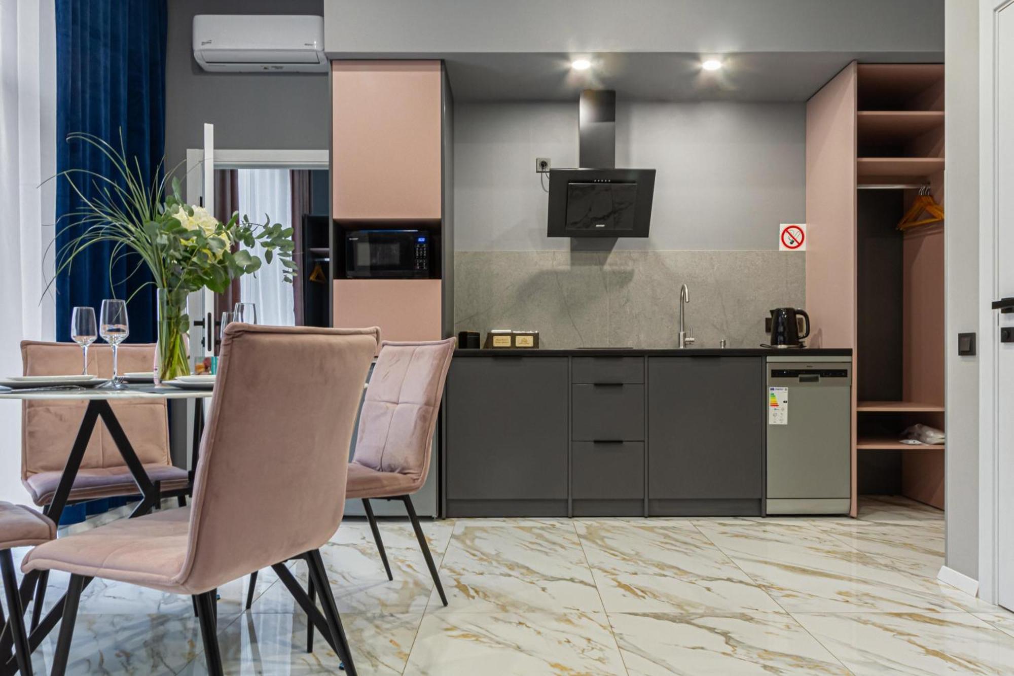 Family Residence Boutique Apartments 利沃夫 外观 照片