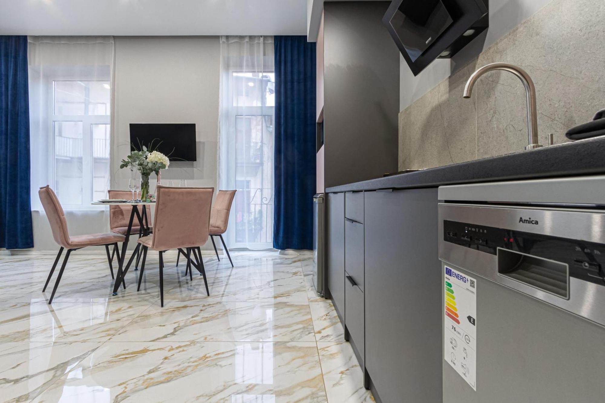 Family Residence Boutique Apartments 利沃夫 外观 照片